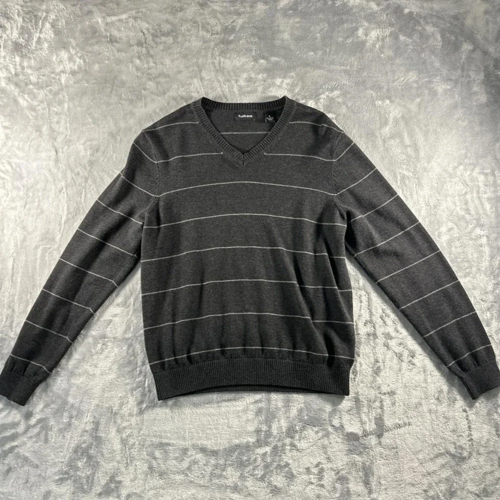 Grey Van‎ Heusen V-neck sweater